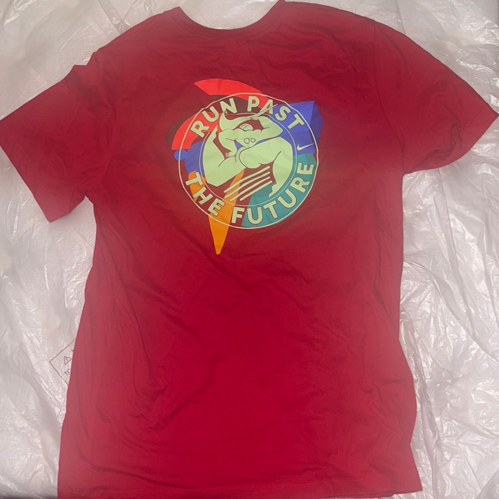 Mens Nike shirt size medium good condition